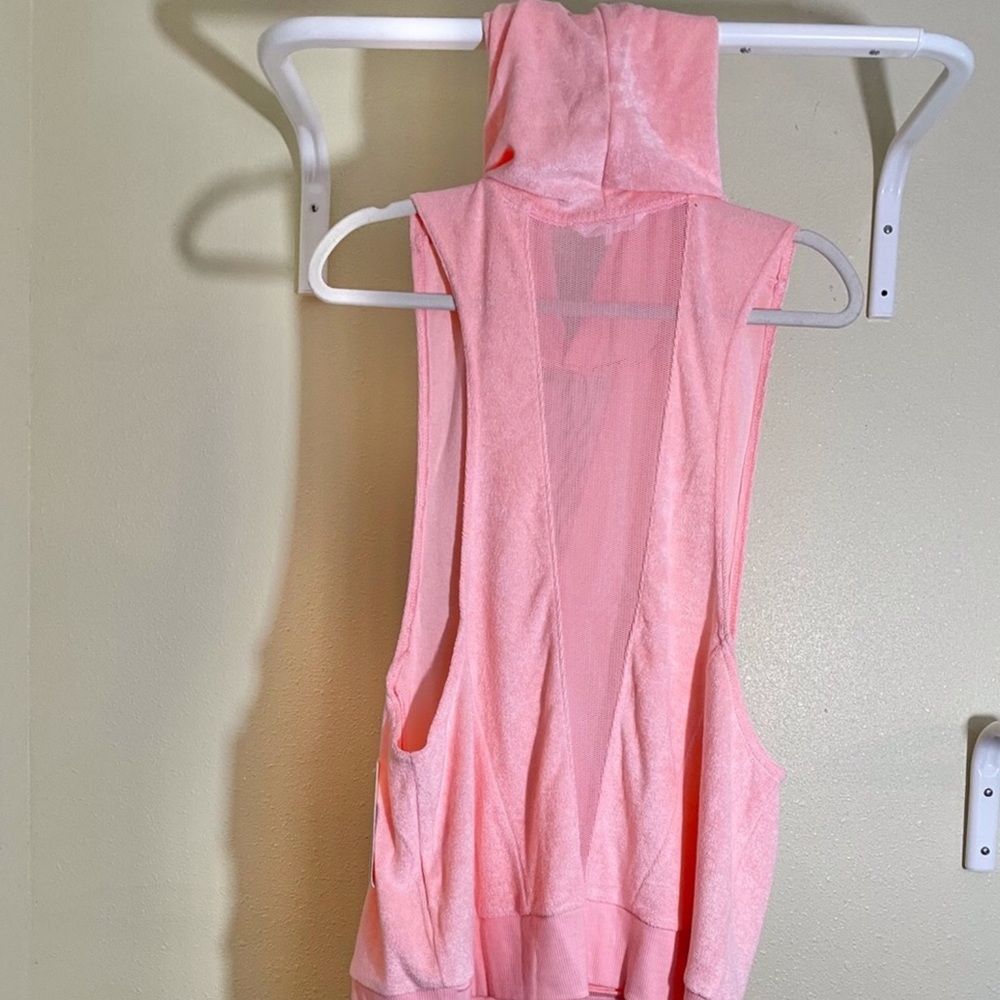 C&C California Sleeveless Drawstring Hoodie (NWT) - Picture 3 of 8